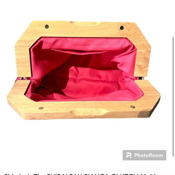 Shiraleah The SHIRALEAH BIANCA CLUTCH Multi color Chevron with Wooded Handle - Picture 2 of 3